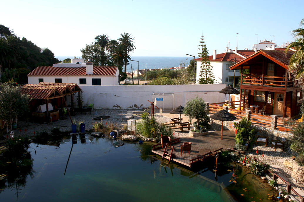 Blick auf Pool und Meer