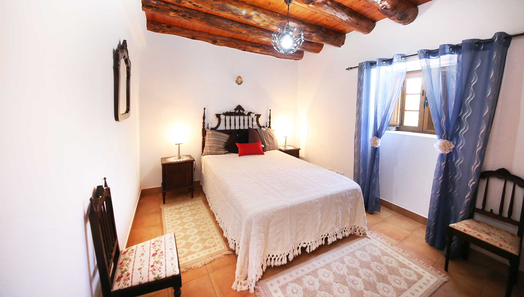 bedroom with double-bed