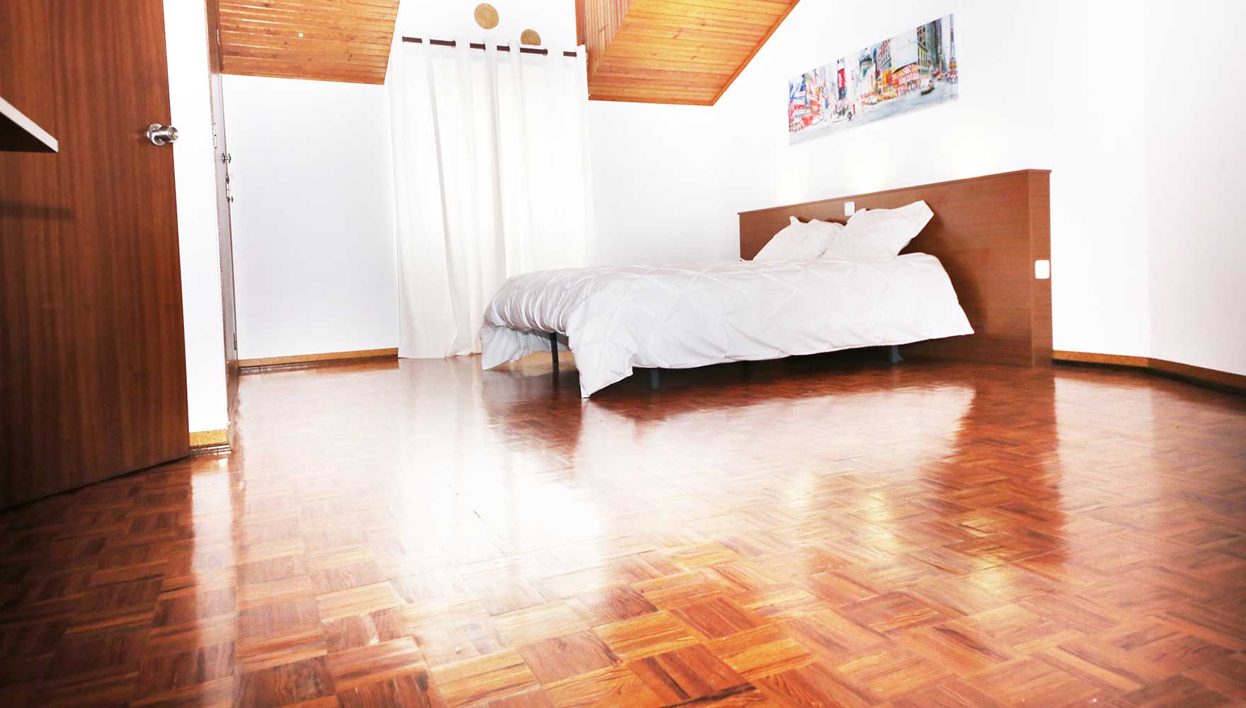 Schlafzimmer mit Doppelbett