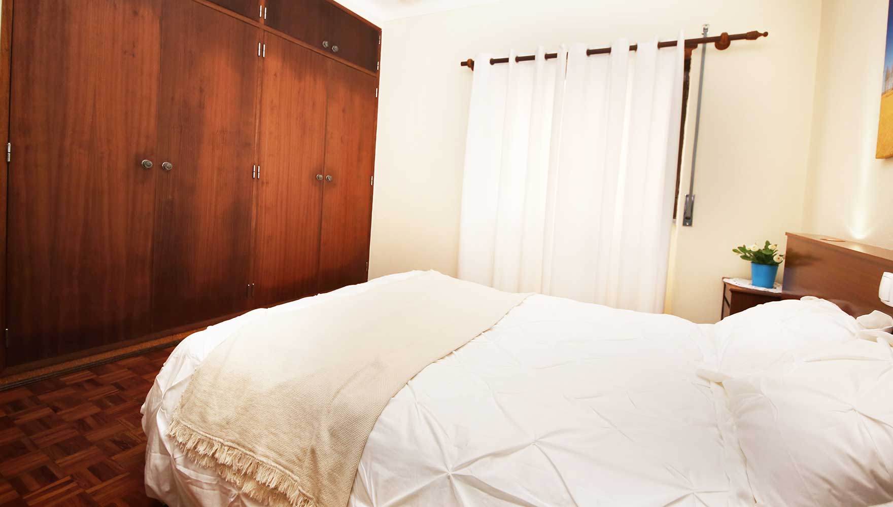 Schlafzimmer mit Doppelbett