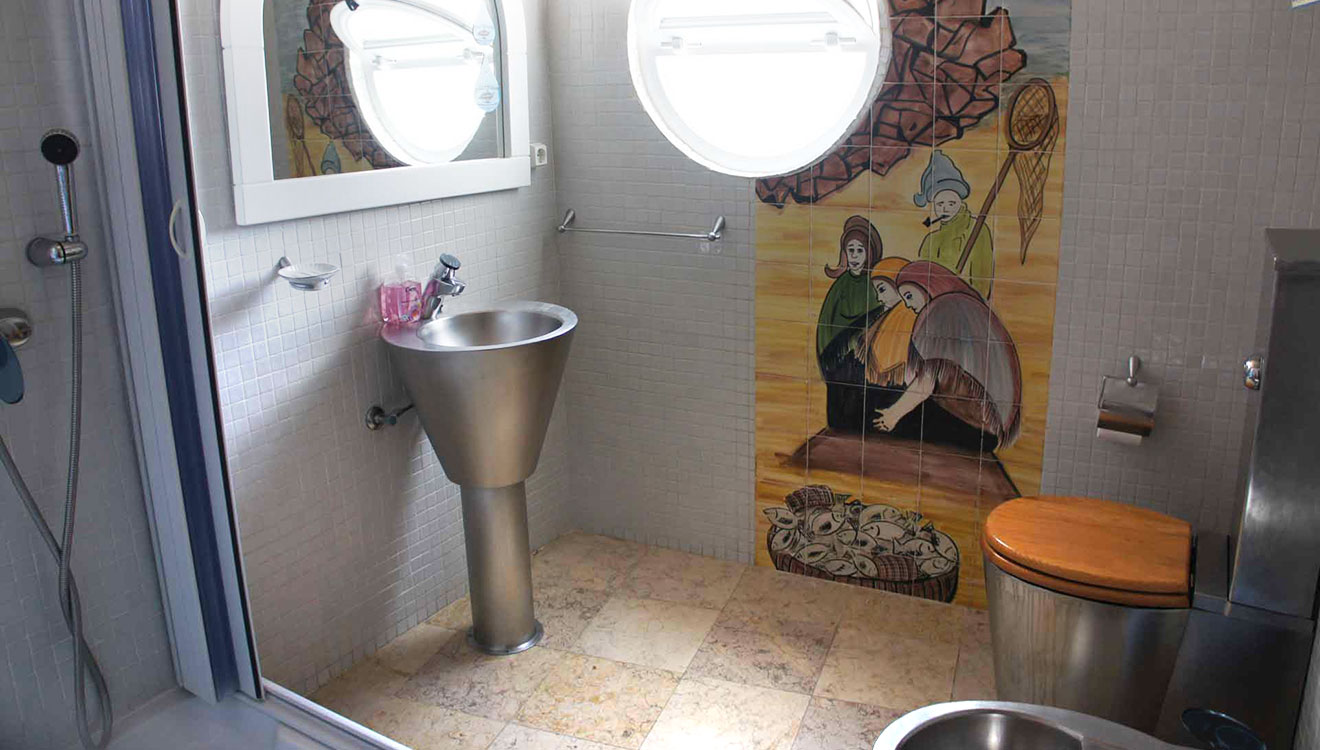 the boat villa's bathroom