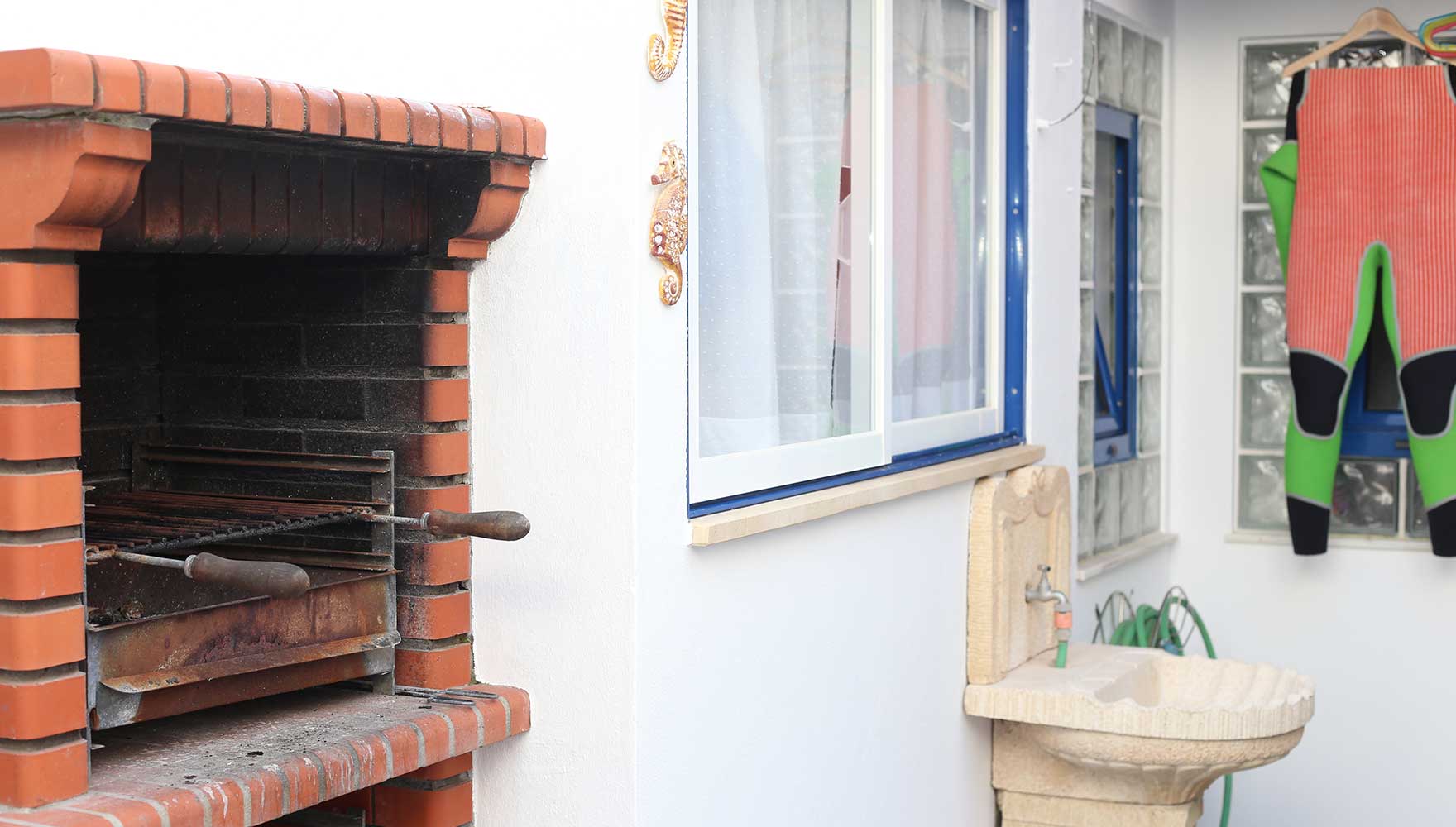 Innenhof mit Grillanlage